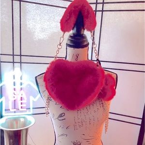 RED FUR HEART SHAPE CROSSBODY HANDBAG